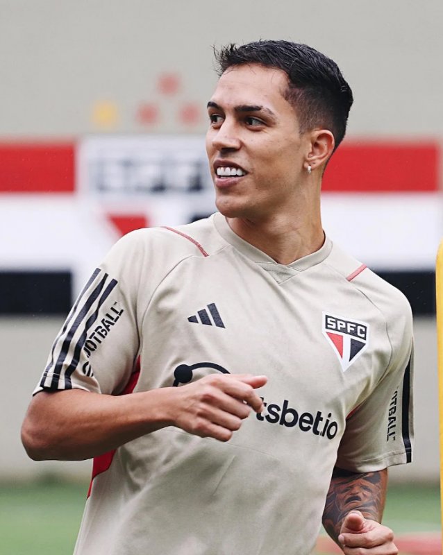 São Paulo enfrenta o Coritiba fora de casa