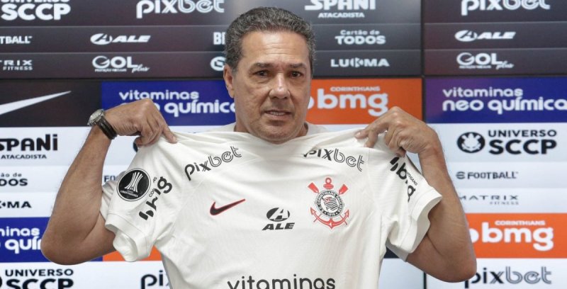 Luxemburgo nega rótulo de ser contra modernidade e fala de trabalho no Corinthians