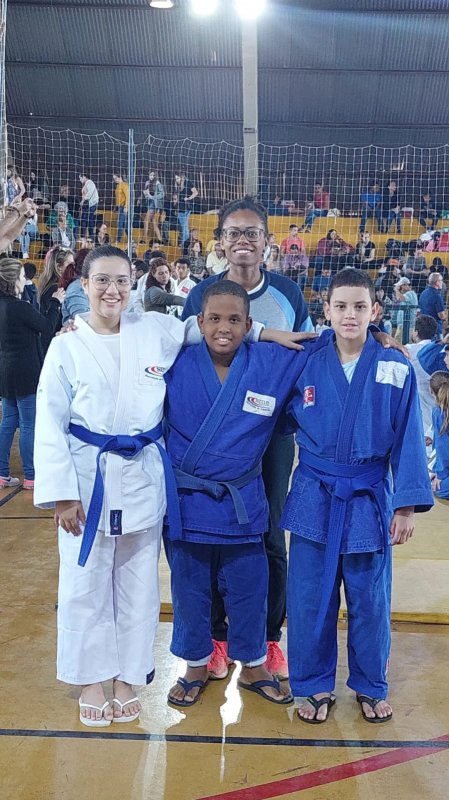 Atletas penapolenses participam de torneio em Fernandópolis