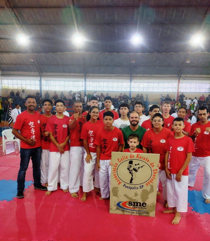 Campeonato em Sabino reúne karatecas da região