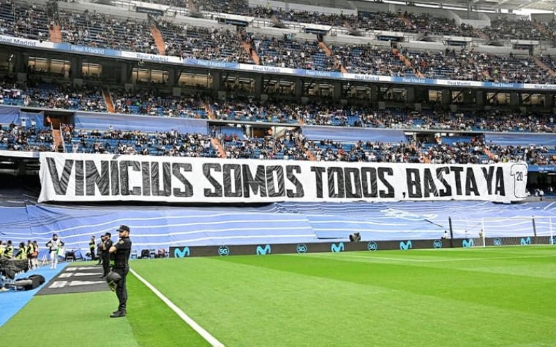 Real Madrid homenageia Vinicius Junior em partida da La Liga após casos de racismo