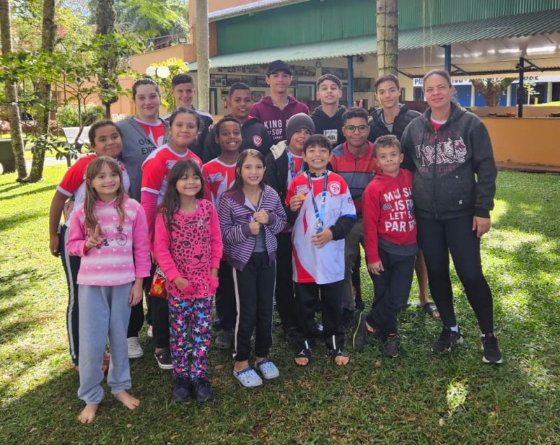 Equipe local participa de etapa do Circuito da Liga Paulista de Natação