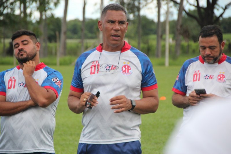 Treinador capeano quer foco e concentração na reta final