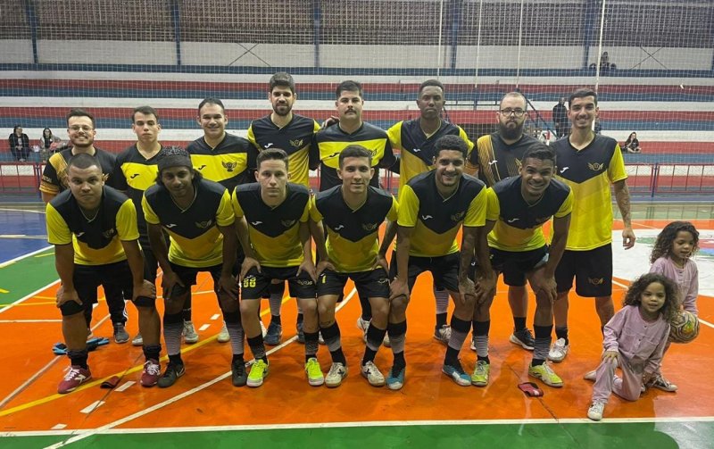 Espetinho Avenida e Caiçara goleiam no Futsal Férias