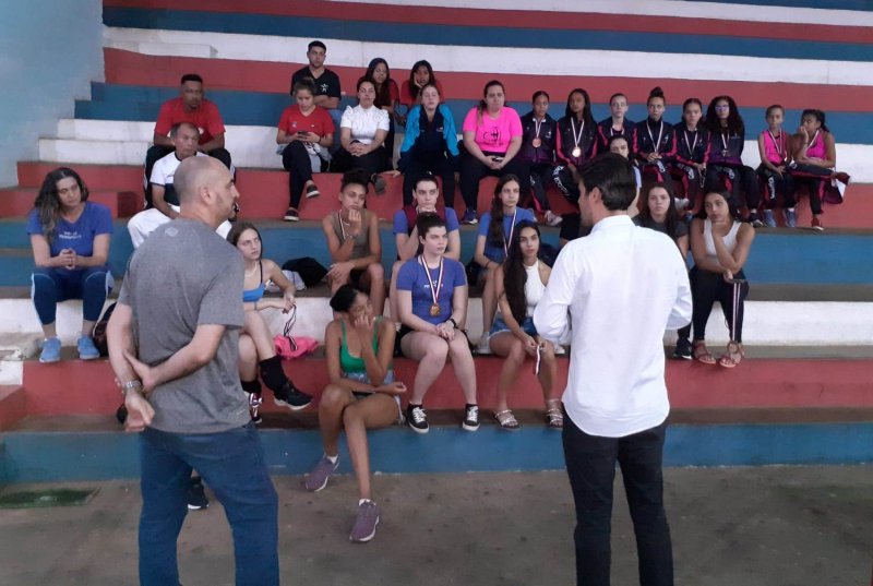 Atletas medalhistas nos Jogos Regionais recebem certificado de reconhecimento