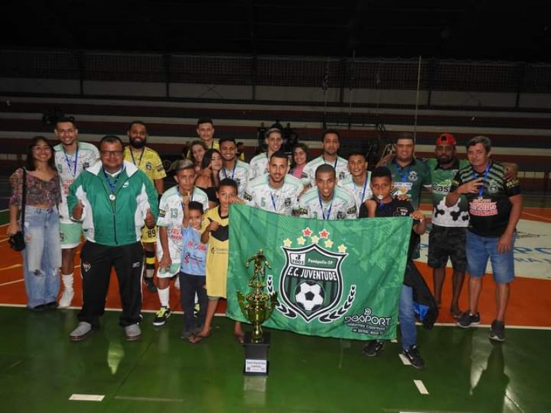 Juventude/Casa das Ferragens é campeão do Futsal Férias