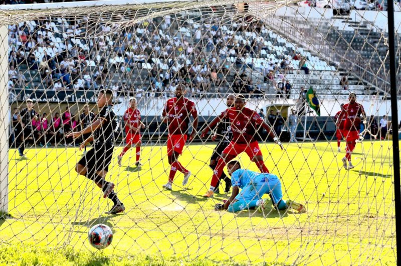Penapolense traz empate de Americana