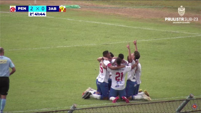 Penapolense ganha e entra na zona de classificação