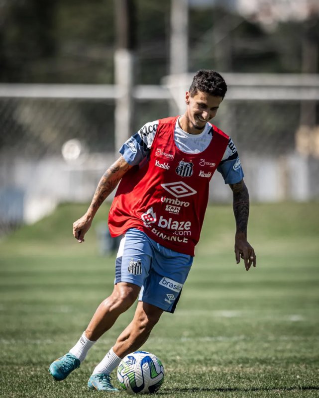 Santos recebe o Grêmio na Vila Belmiro