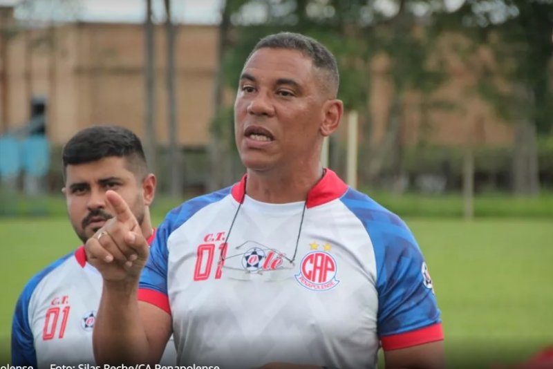 Penapolense anuncia saída do técnico Oscar de Souza