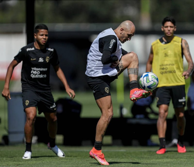 Corinthians faz treino tático e reforça preparação física