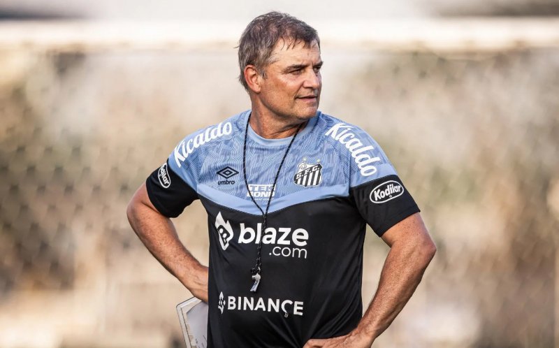 Santos demite o técnico Diego Aguirre após cinco jogos
