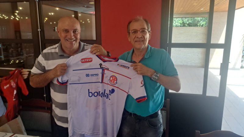 Penapolense confirma técnico Marcos Campanholo