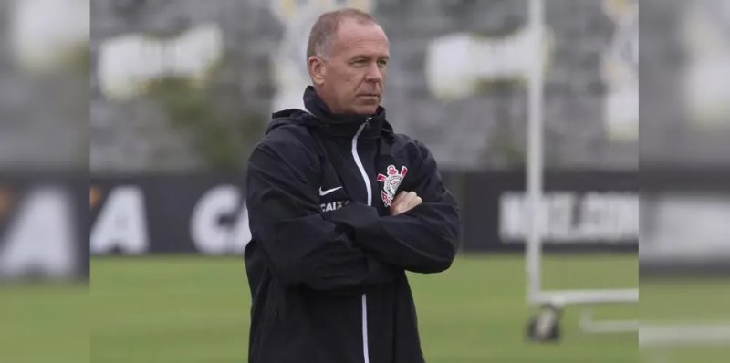 Mano Menezes comemora retorno ao Corinthians