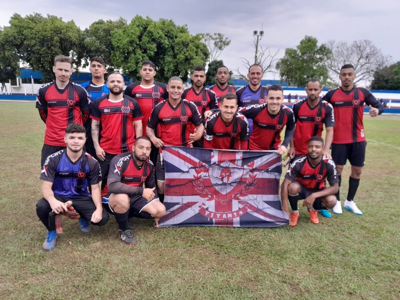 Liverfoot e Titans ganham na 2ª Divisão