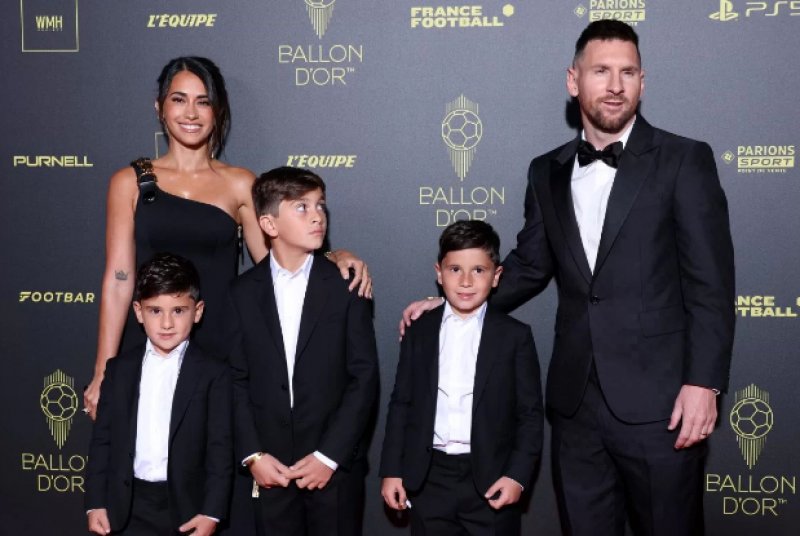 Messi vence a Bola de Ouro pela oitava vez na carreira