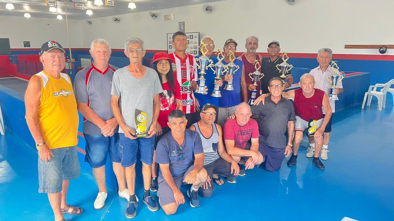 Raimundo e Gilmar vencem torneio de bocha no Lago Azul