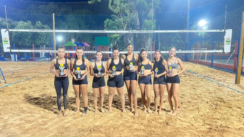 Thaina e Raissa vencem torneio de vôlei de areia