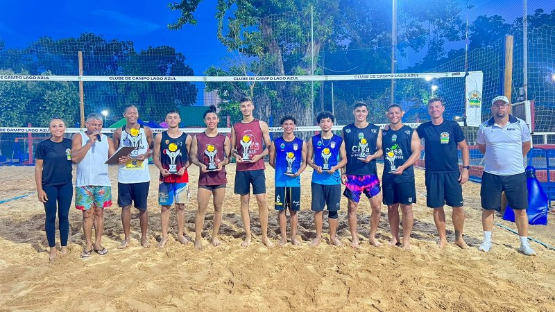 Thallis e Vitor vencem torneio de vôlei de areia