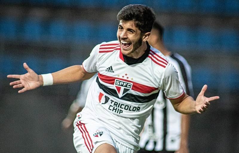 PSG formaliza proposta pelo zagueiro Beraldo