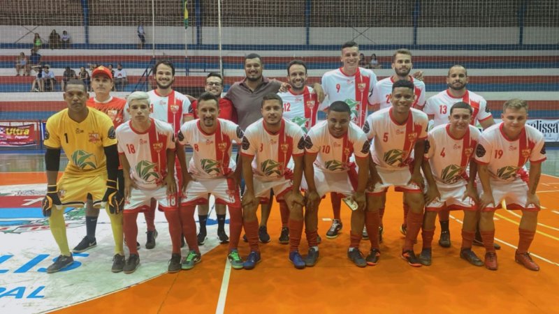 Sem Villa vence em estreia nos Cobras