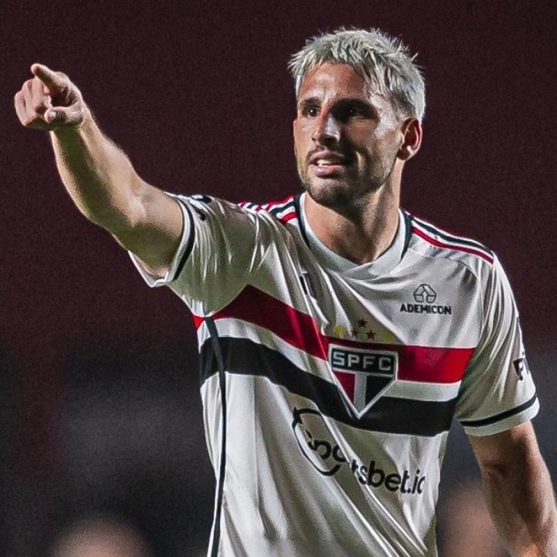 James e Rafinha podem desfalcar São Paulo na estreia