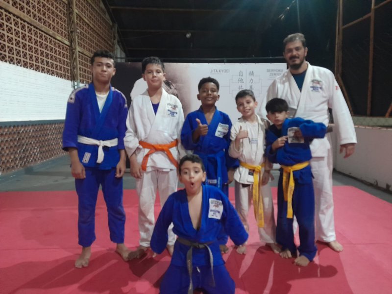 Parceria oferece judô gratuito para crianças de 4 a 6 anos