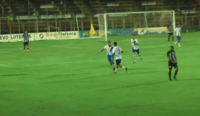 Penapolense vence e se aproxima do G-8