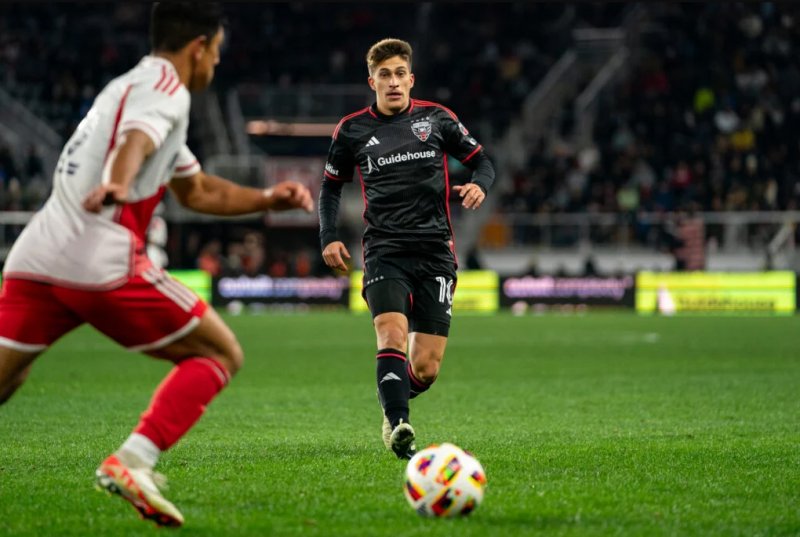 Pirani projeta duelo com Messi na MLS e cita evolução após deixar Santos