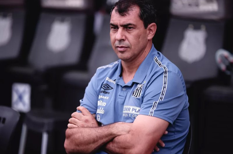 Com dúvida no ataque, Carille comanda penúltimo treino