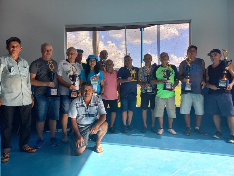Saul e Carlos vencem torneio de bocha
