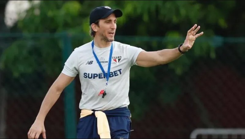 Com novo técnico, São Paulo joga pela Libertadores