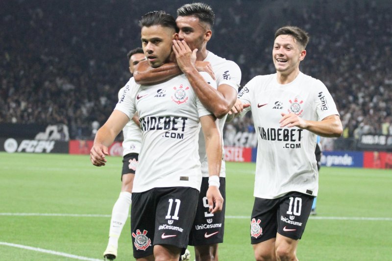 Corinthians joga contra o Nacional pela Sul-Americana