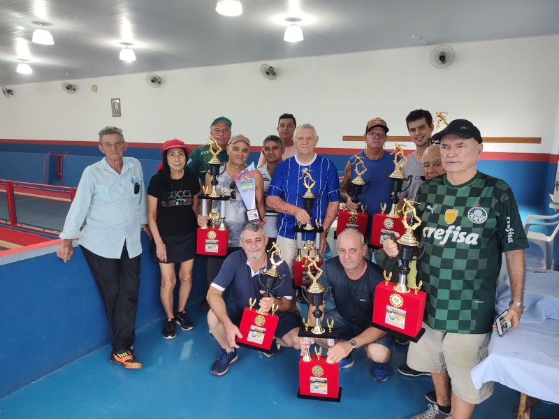 Ademir e Carlos vencem torneio de bocha