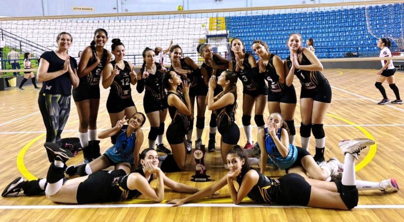 Time juvenil de vôlei é campeão do Festival da Liga Amar-Vôlei 2024