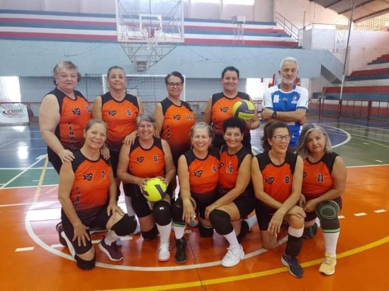 Equipes femininas de Penápolis vencem etapa da Super Copa de Voleibol 