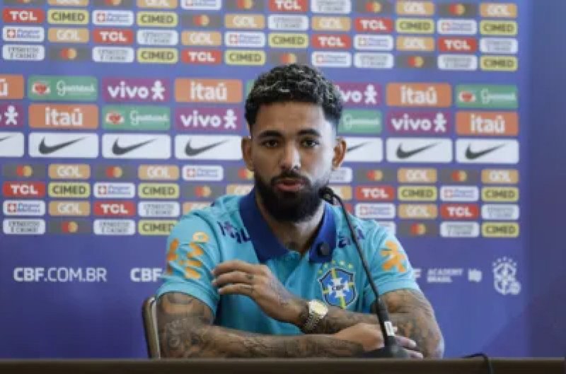 Douglas Luiz reconhece erros defensivos da Seleção