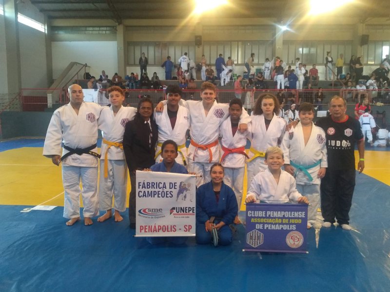 Judocas penapolenses participam de competição em Bastos