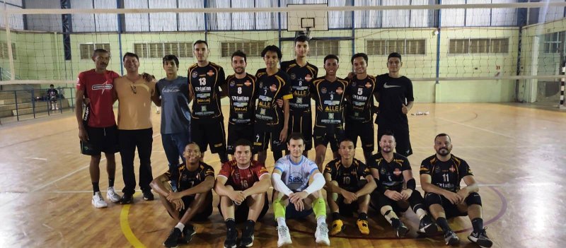 Vôlei masculino disputa amistoso com Birigui