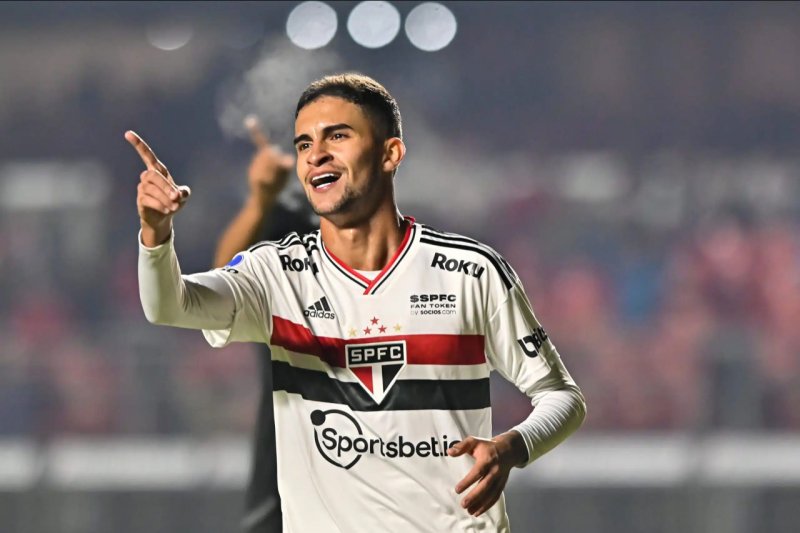 São Paulo recebe o Bragantino pelo Brasileirão
