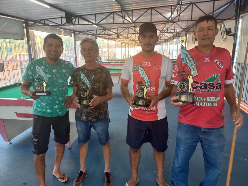 Carlinho vence torneio de bilhar no Lago