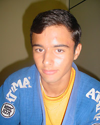 Luis Fernando segue os passos do pai no jiu-jitsu