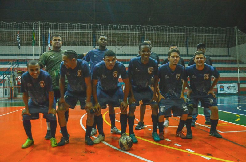 Brazukas e Tottenham estão na semi do Torneio de Futsal Férias