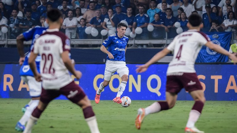 Lanús e Cruzeiro jogam pela Sul-Americana