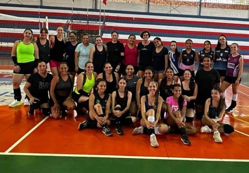 Vôlei Fest reúne 28 alunas da categoria master no 