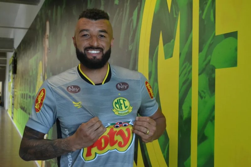 Mirassol renova com Alex Muralha
