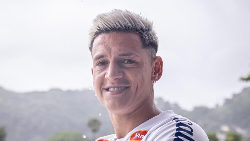 Santos anuncia a contratação do lateral argentino Leo Godoy