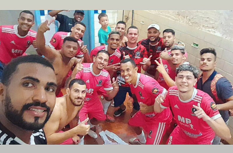 Higor Motos/Tempero de Família ganha e mantém-se na briga por vaga nos Cobras