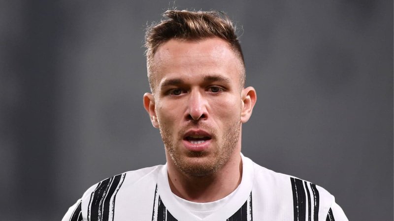 Santos encaminha acordo para contar com Arthur Melo