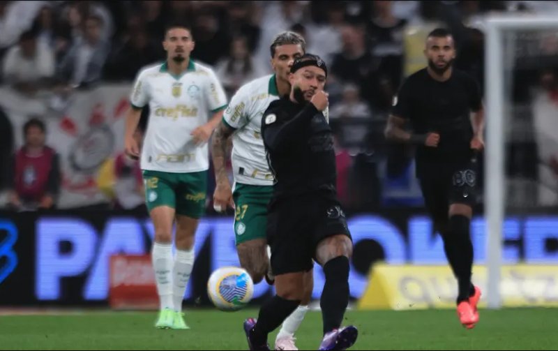 Palmeiras e Corinthians disputam clássico pelo Paulistão